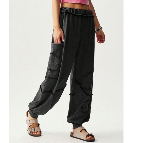 Plus Mineral Wash Stretchy Waist Floral Patchwork Jogger Pants - Picture 4 of 9